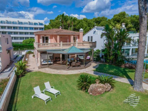 Beach Front Villa 8 Guests in Alcudia Jacuzzi